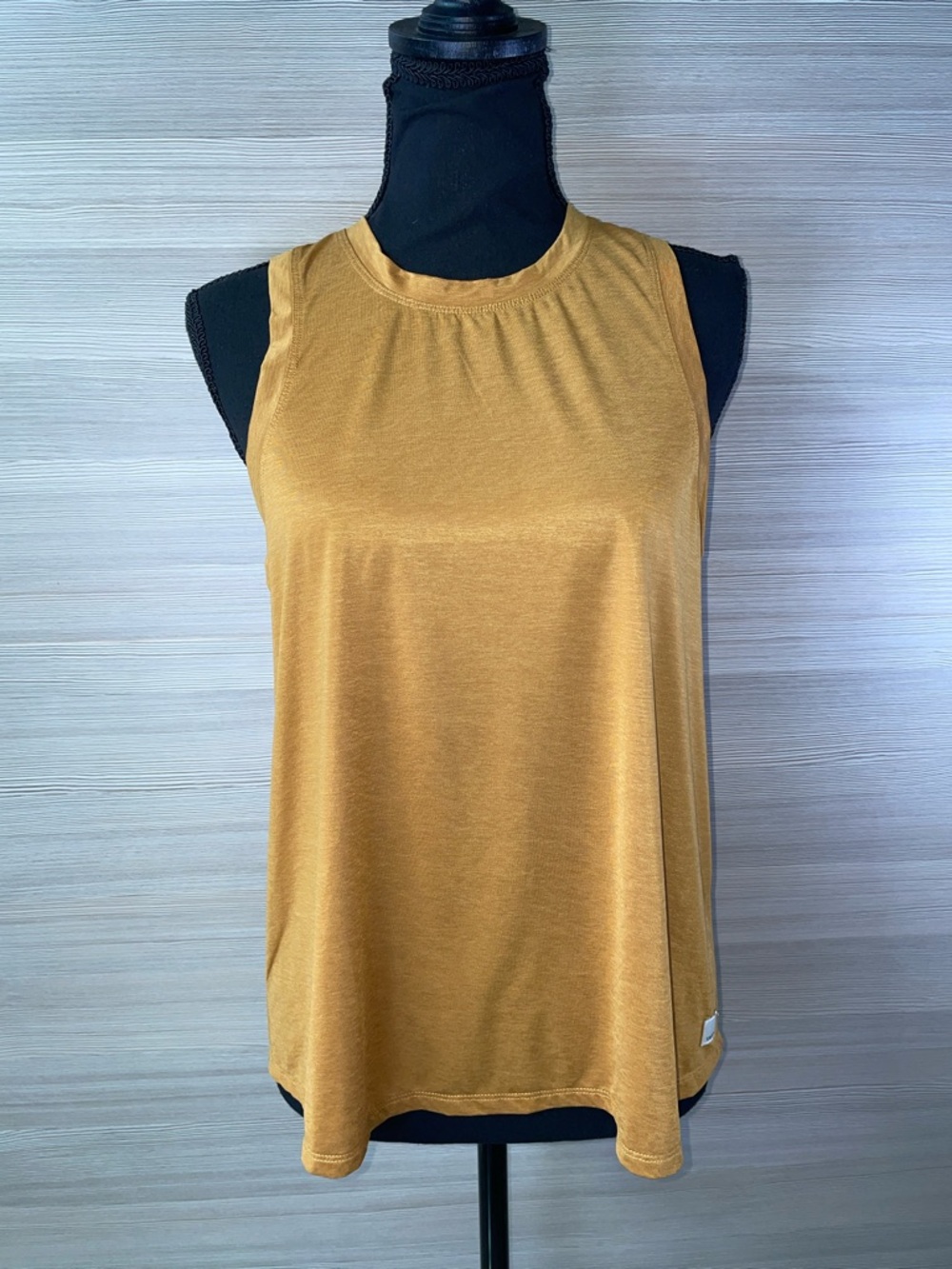 Vuori Mustard Turmeric Yellow Mod Activewear Tank Women’s Size Large